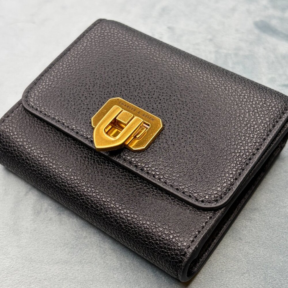 CHARLES & KEITH Classic Push-Lock Mini Wallet